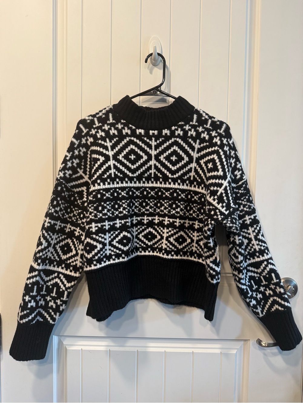 Old Navy Black and White Geometric Turtleneck Sweater